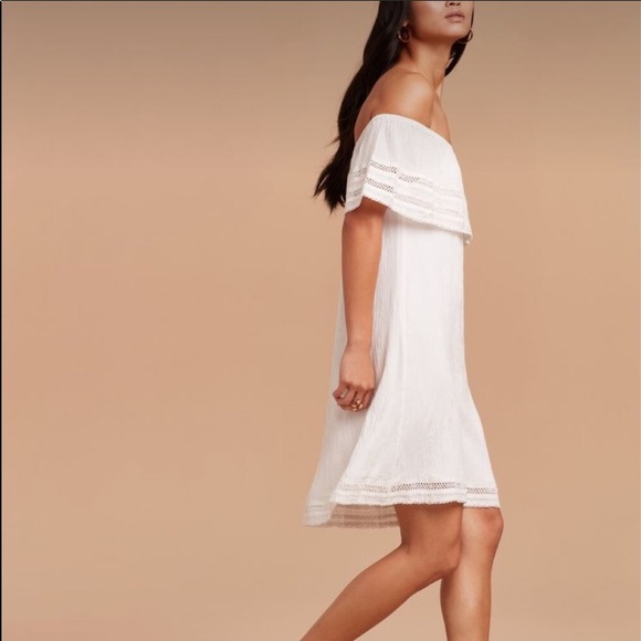 Wilfred Dresses & Skirts - Wilfred Emmie Off The Shoulder Dress